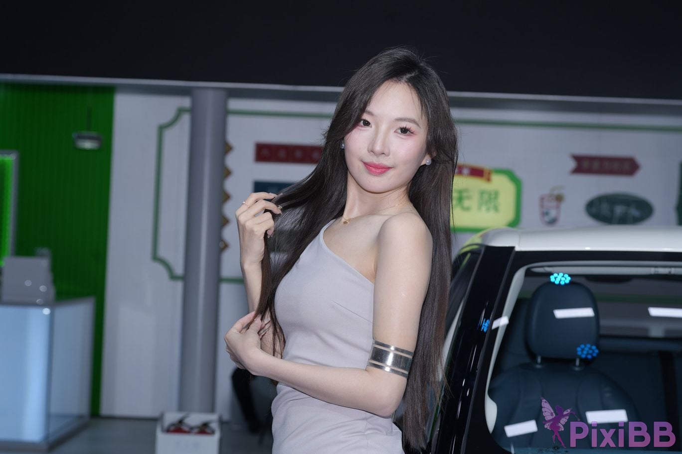 Featured Street Photography Works No.5383 Black silk tube top skirt PixiBB.COM 078