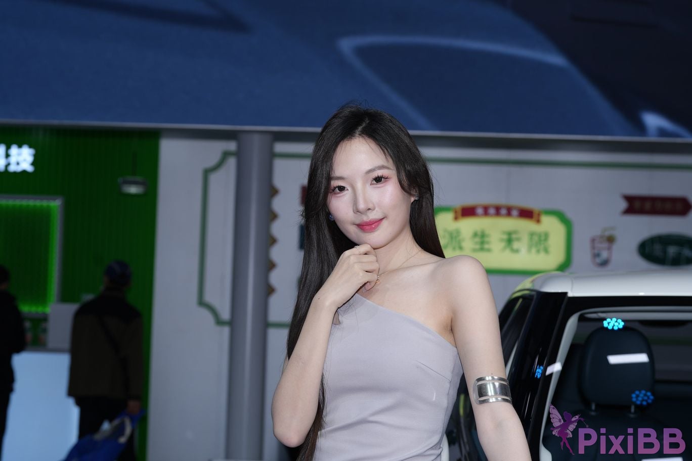 Featured Street Photography Works No.5383 Black silk tube top skirt PixiBB.COM 079