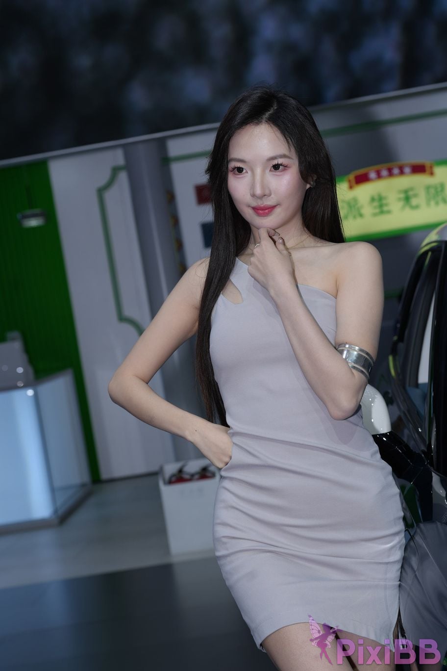 Featured Street Photography Works No.5383 Black silk tube top skirt PixiBB.COM 082