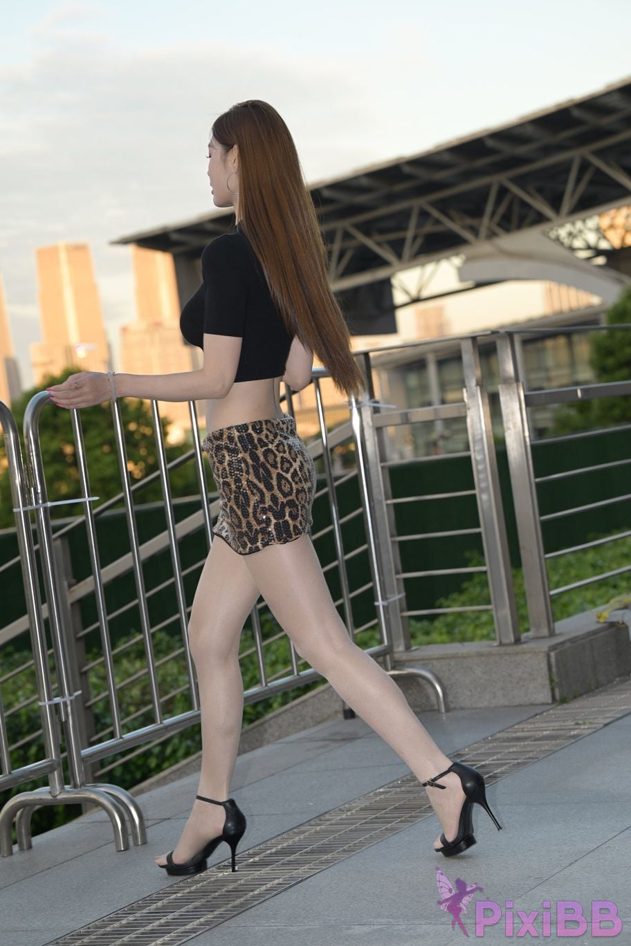Featured Street Photography Works No.5384 Leopard print silk beauty PixiBB.COM 003