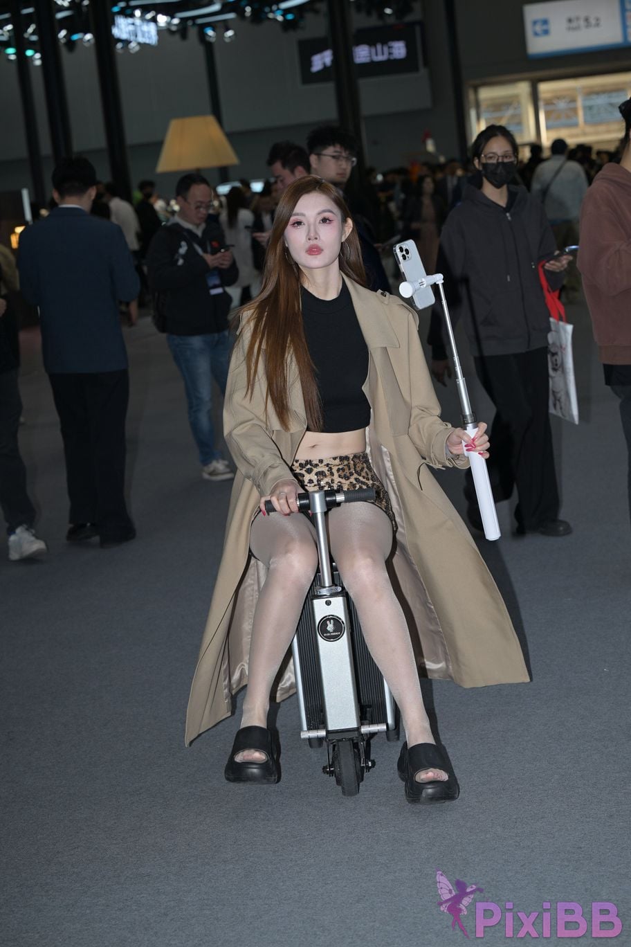 Featured Street Photography Works No.5384 Leopard print silk beauty PixiBB.COM 066