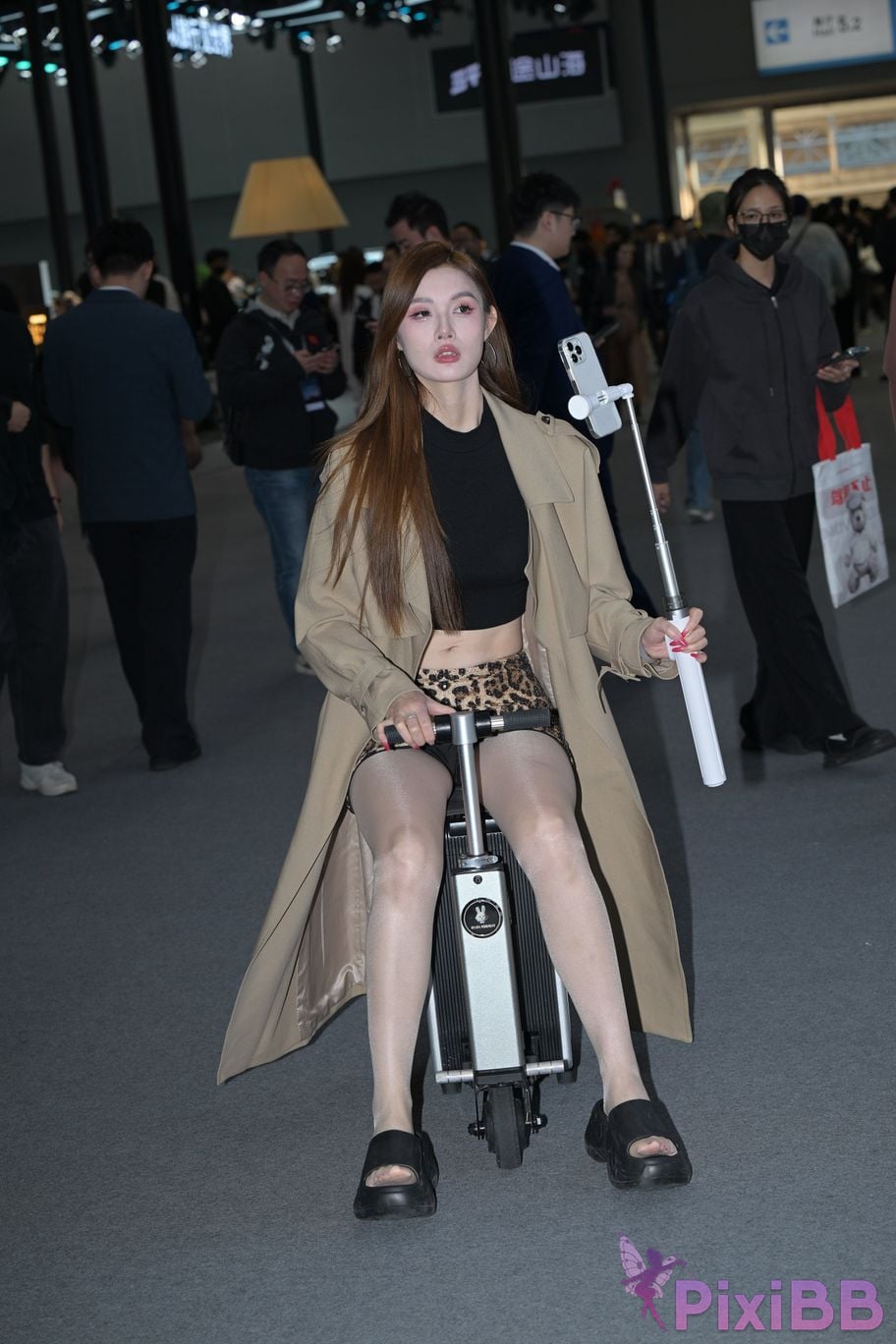 Featured Street Photography Works No.5384 Leopard print silk beauty PixiBB.COM 067