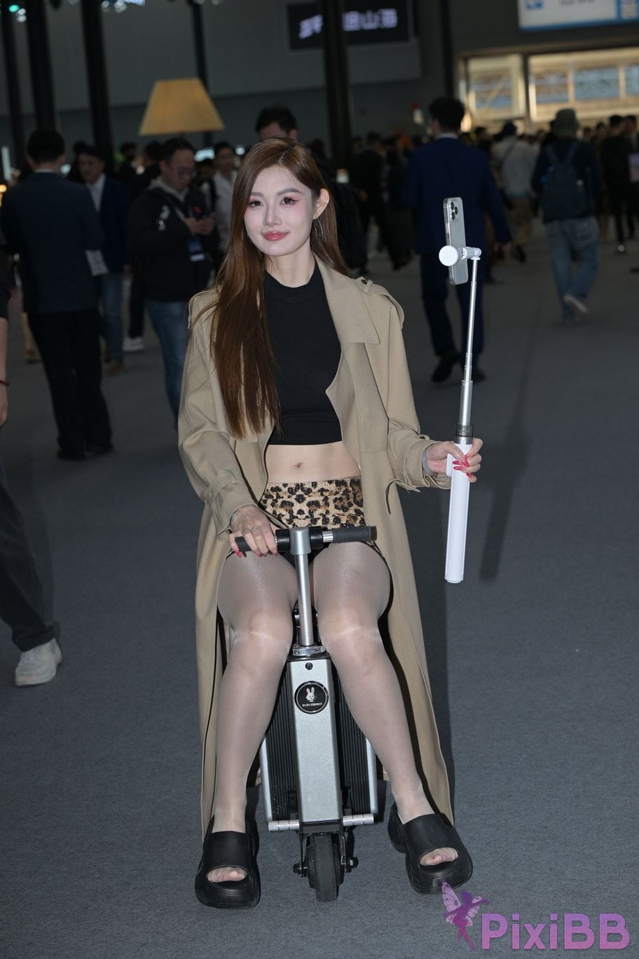 Featured Street Photography Works No.5384 Leopard print silk beauty PixiBB.COM 068