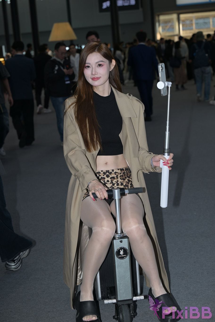 Featured Street Photography Works No.5384 Leopard print silk beauty PixiBB.COM 069