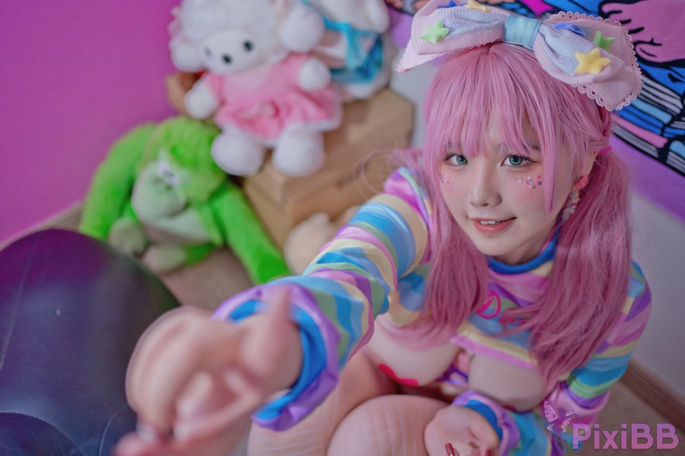 Coser Ah Ban is very happy today Pink double ponytail PixiBB.COM 017