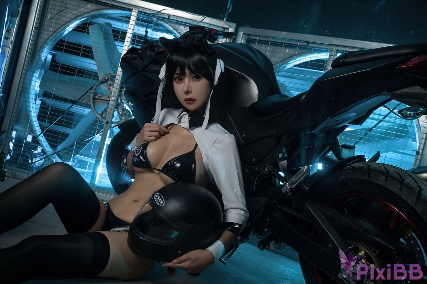 Cosplayer amazon catfish azur lane Atago motorcycle PixiBB.COM 001