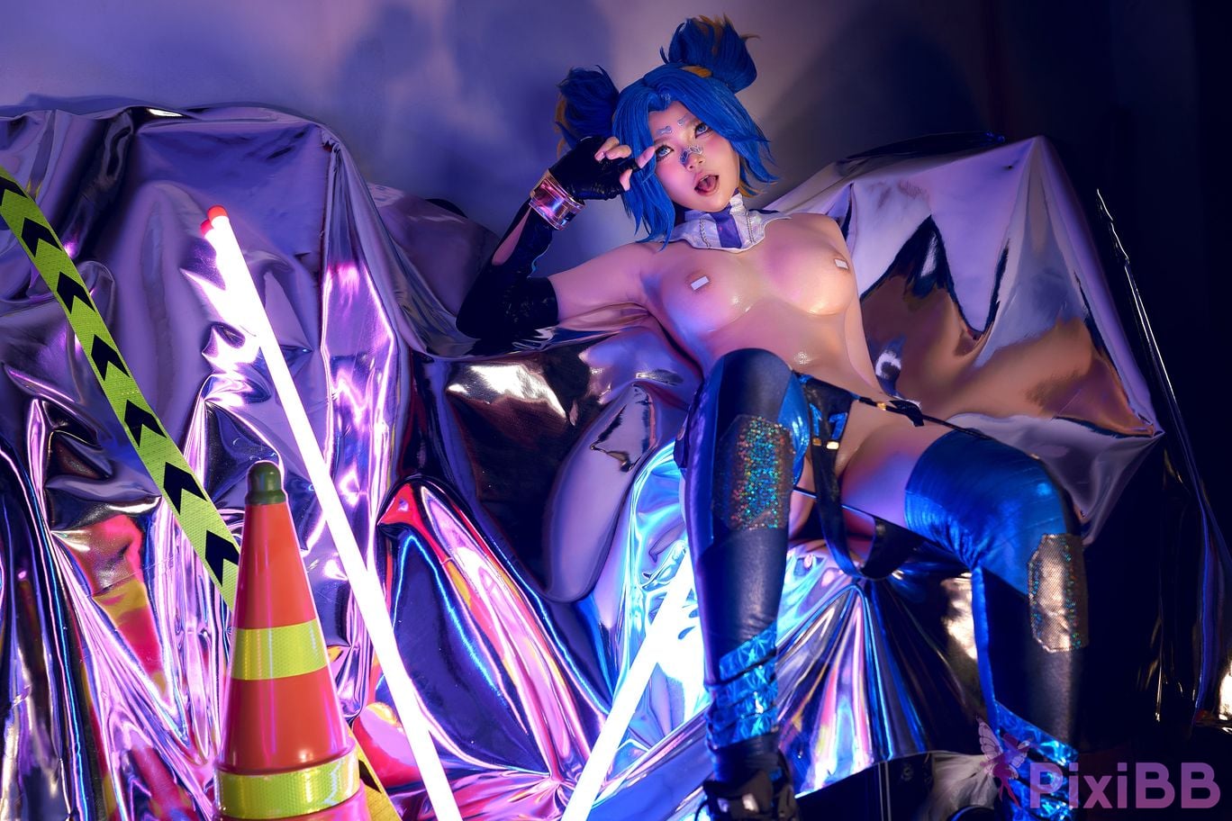 Coser ZinieQ Neon Valorant PixiBB.COM 030
