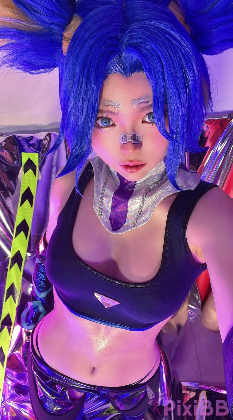 Coser ZinieQ Neon Valorant PixiBB.COM 033