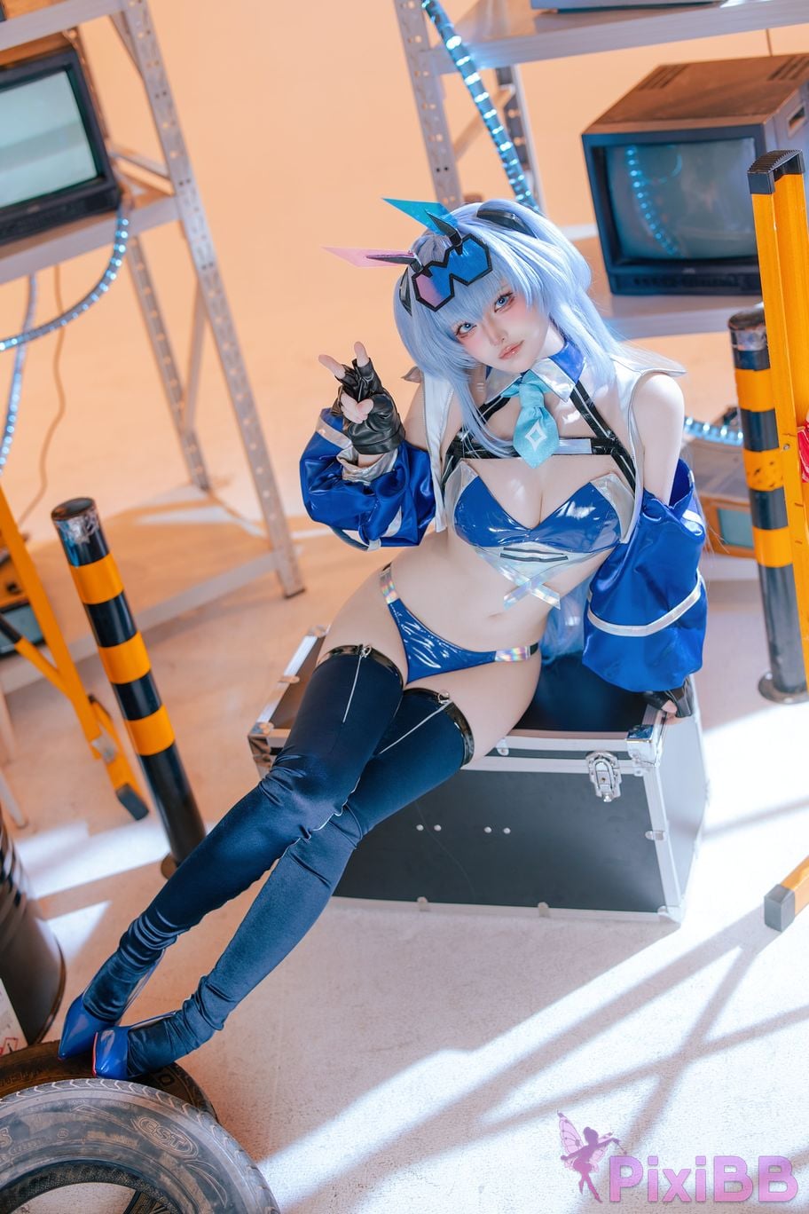 Cosplayer Island fish azur lane garden racing suit PixiBB.COM 012