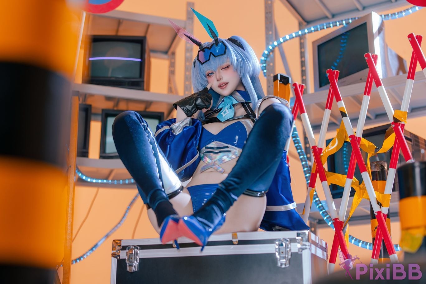 Cosplayer Island fish azur lane garden racing suit PixiBB.COM 014