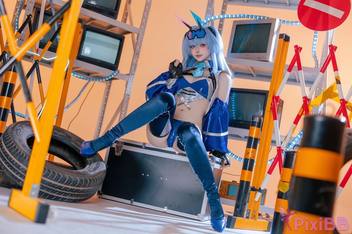 Cosplayer Island fish azur lane garden racing suit PixiBB.COM 016