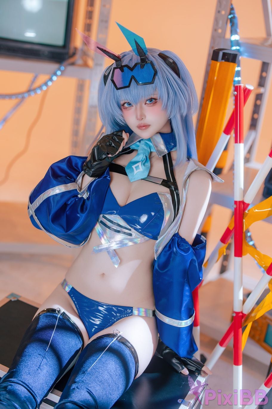 Cosplayer Island fish azur lane garden racing suit PixiBB.COM 024