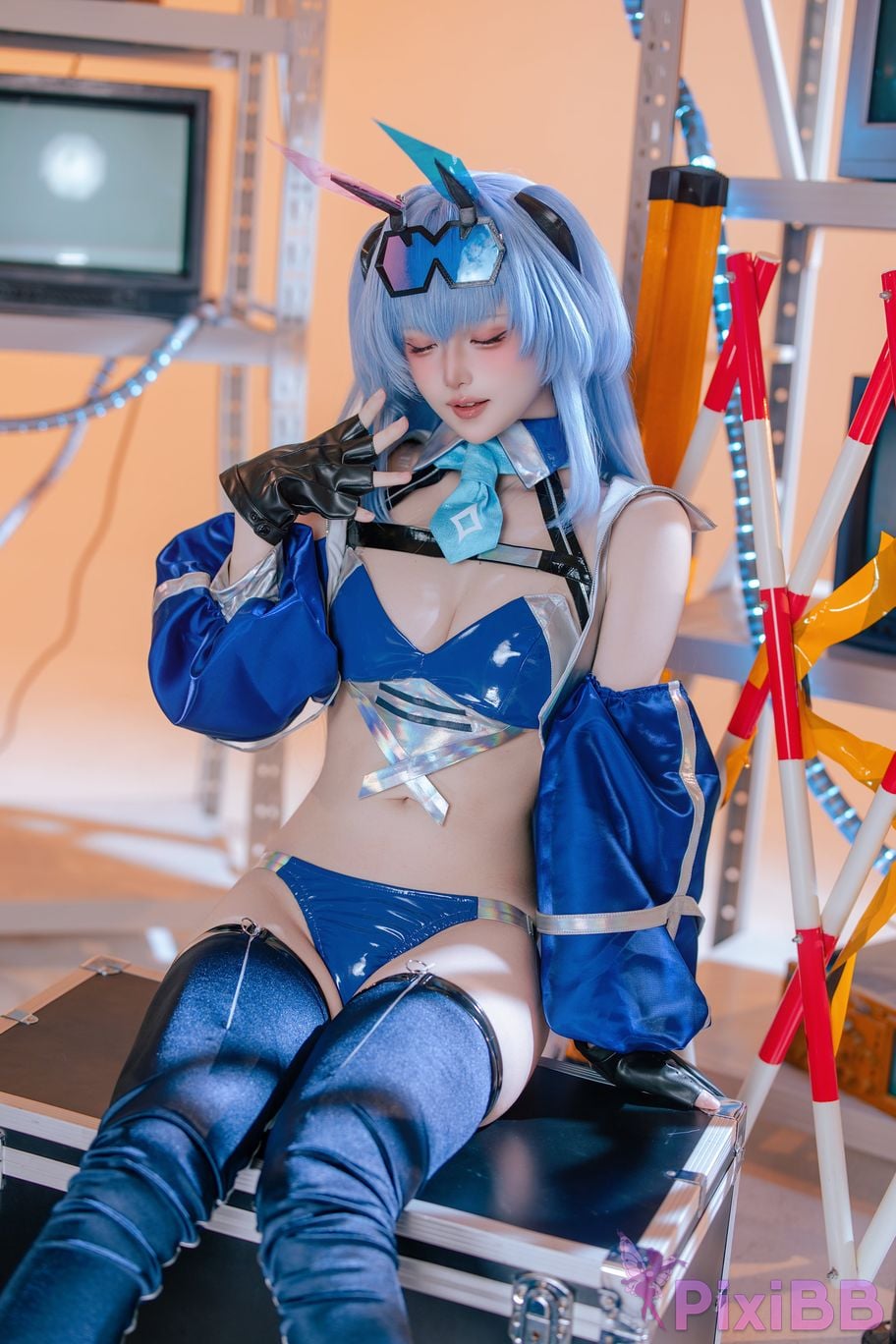 Cosplayer Island fish azur lane garden racing suit PixiBB.COM 027