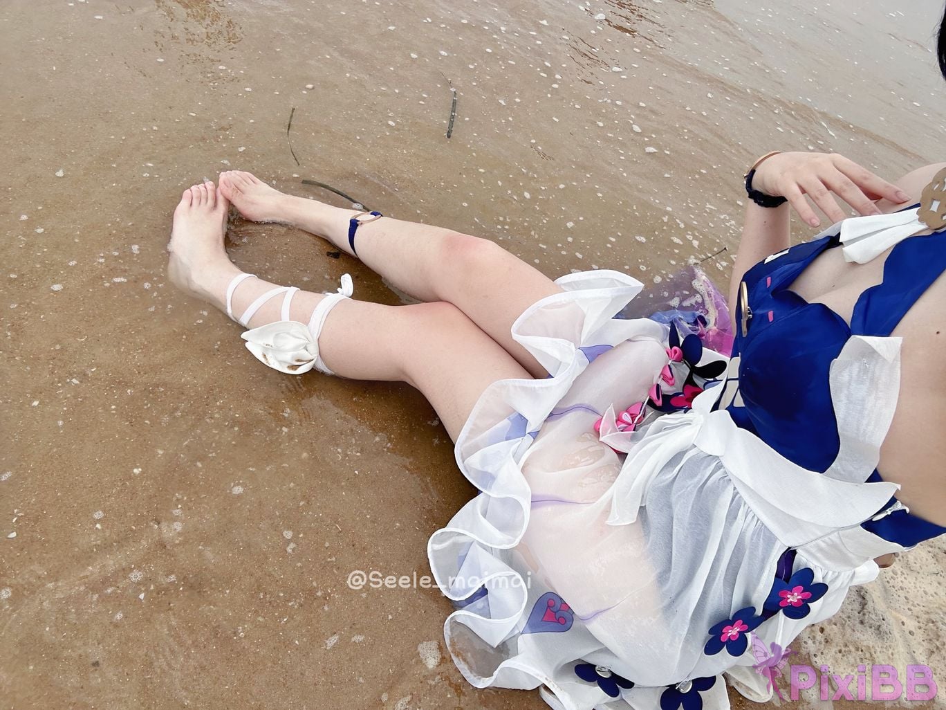 Cosplayer Seele Mai The story of waves on the other side Hill beach PixiBB.COM 055