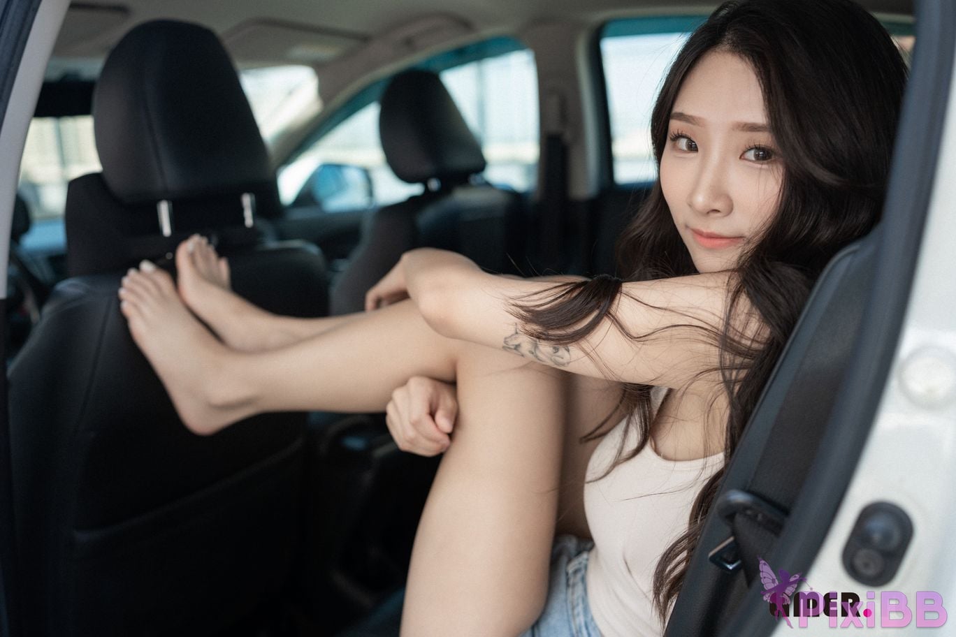 Limerence Original No.075 Super Beautiful EJ Car Shot and Feet PixiBB.COM 055