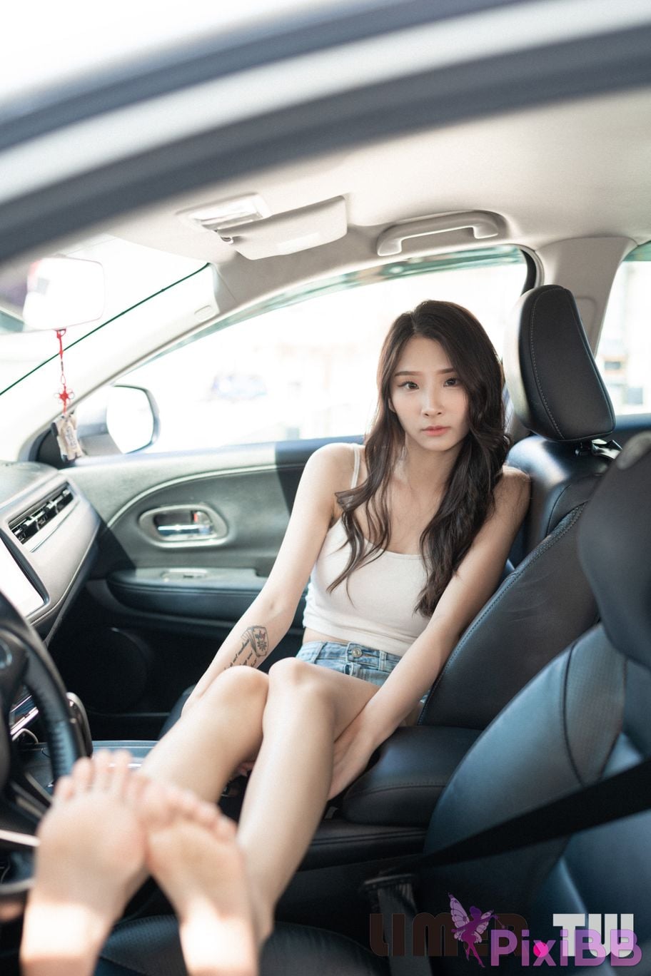 Limerence Original No.075 Super Beautiful EJ Car Shot and Feet PixiBB.COM 123