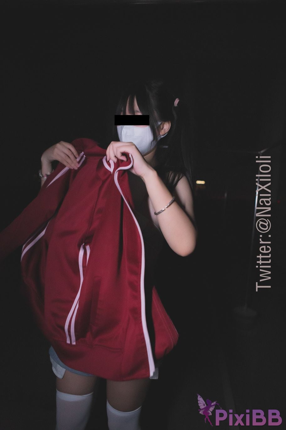 Cosplayer Roe deer rice NaiXiloli Burgundy jacket exposed late at night PixiBB.COM 001