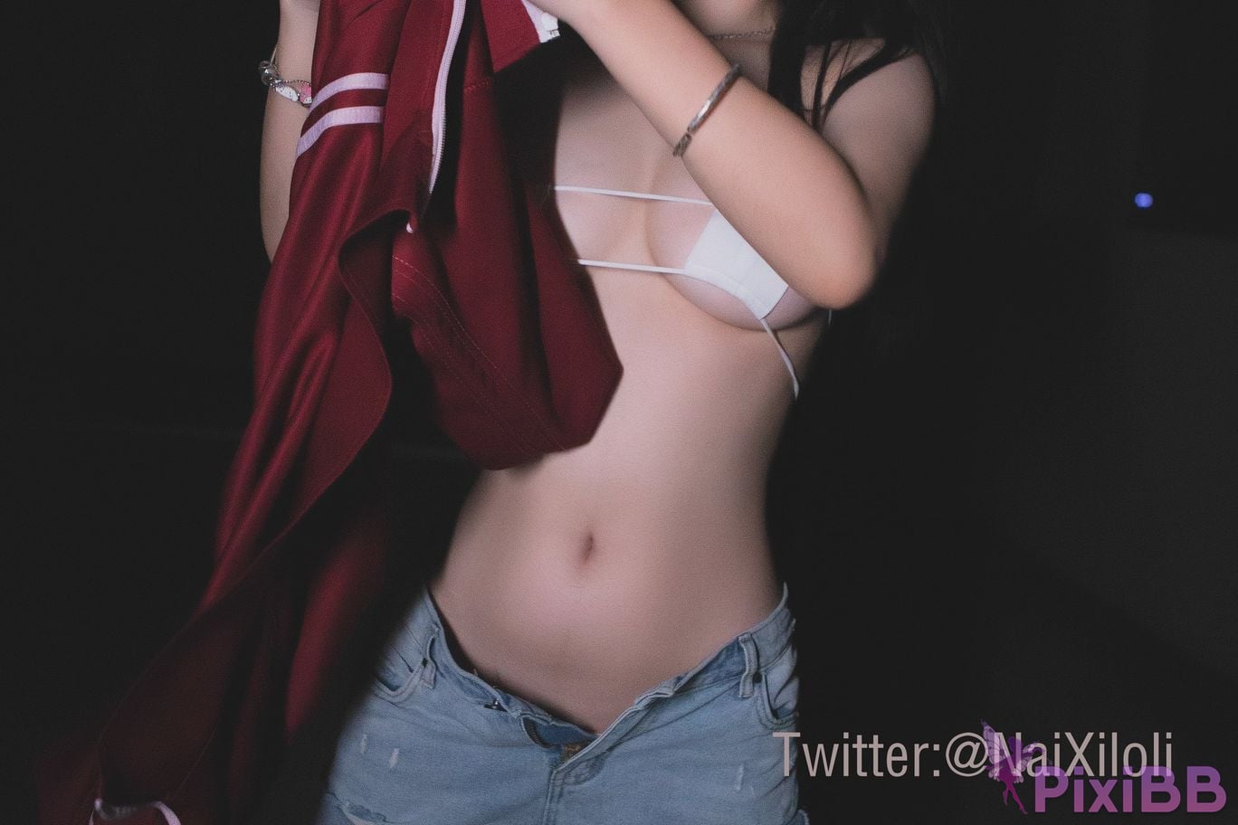 Cosplayer Roe deer rice NaiXiloli Burgundy jacket exposed late at night PixiBB.COM 014