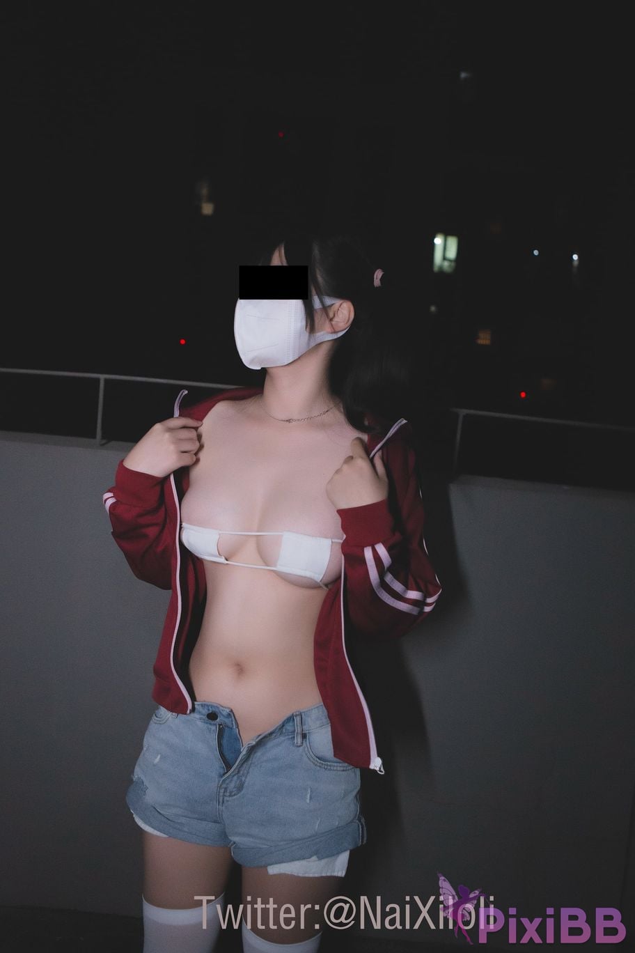 Cosplayer Roe deer rice NaiXiloli Burgundy jacket exposed late at night PixiBB.COM 036
