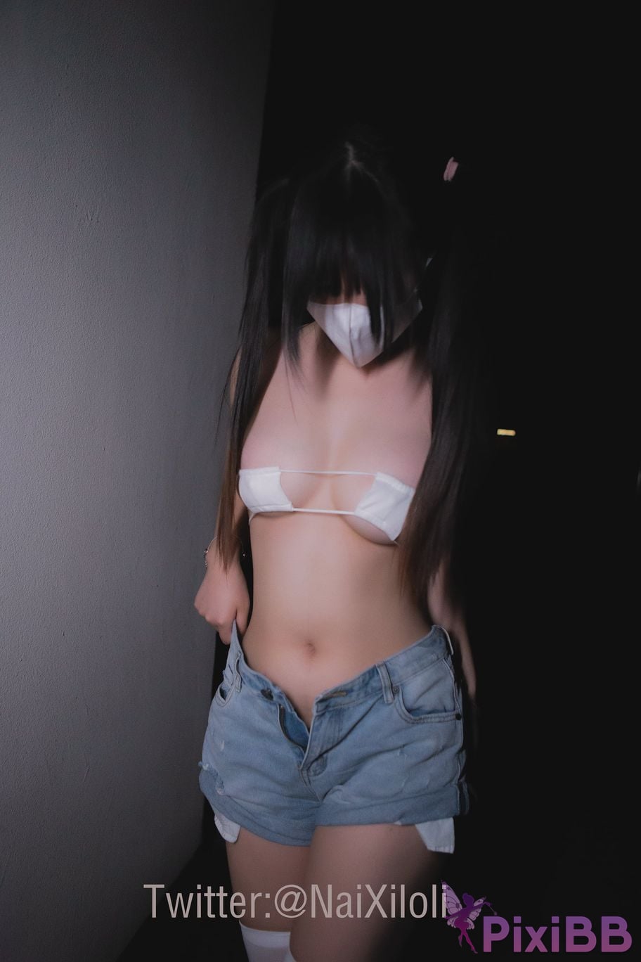 Cosplayer Roe deer rice NaiXiloli Burgundy jacket exposed late at night PixiBB.COM 083