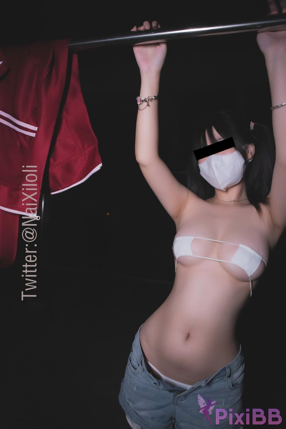 Cosplayer Roe deer rice NaiXiloli Burgundy jacket exposed late at night PixiBB.COM 088