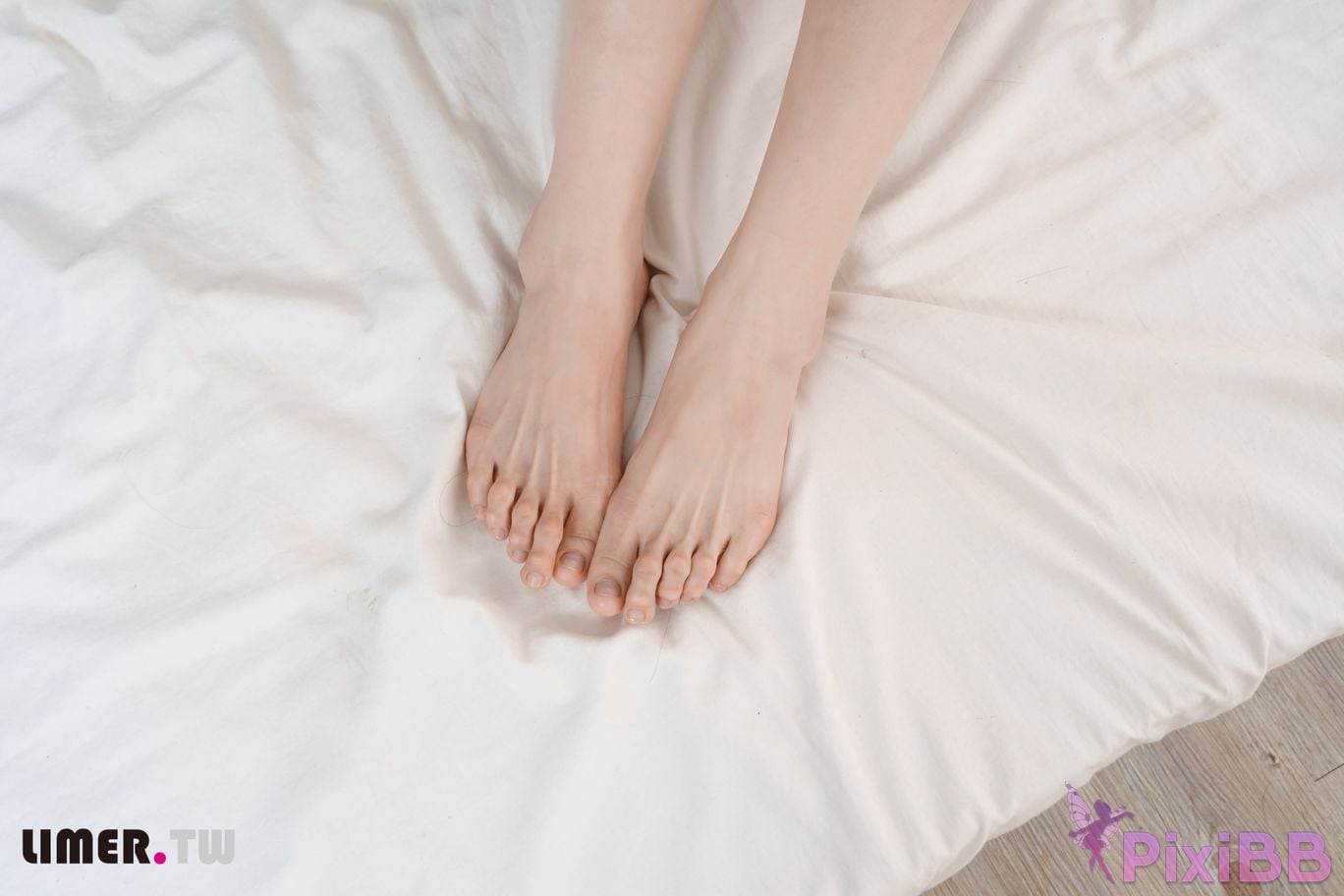 Limerence Original No.107 Sparse rain Nora Bare feet soles PixiBB.COM 006