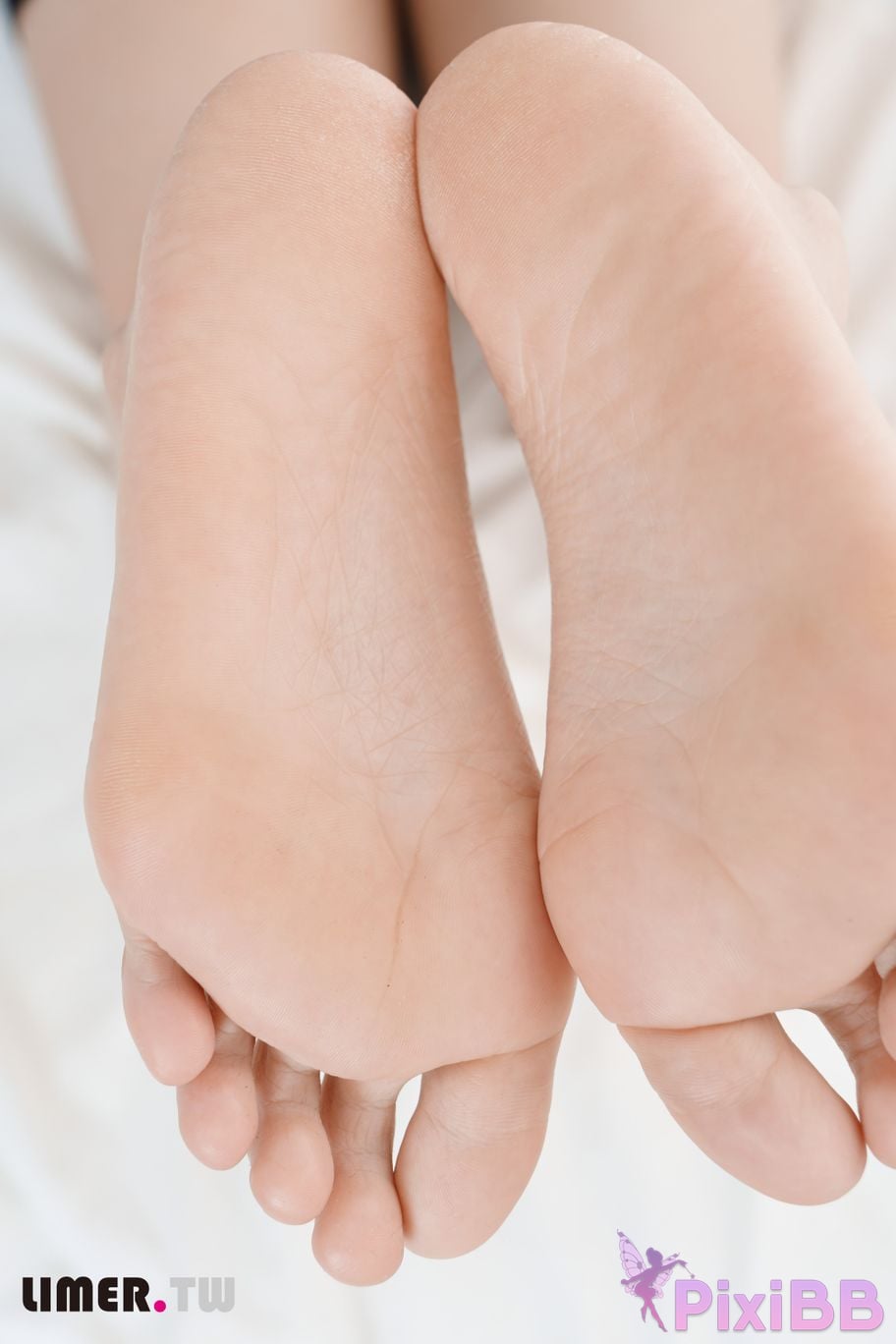 Limerence Original No.107 Sparse rain Nora Bare feet soles PixiBB.COM 054