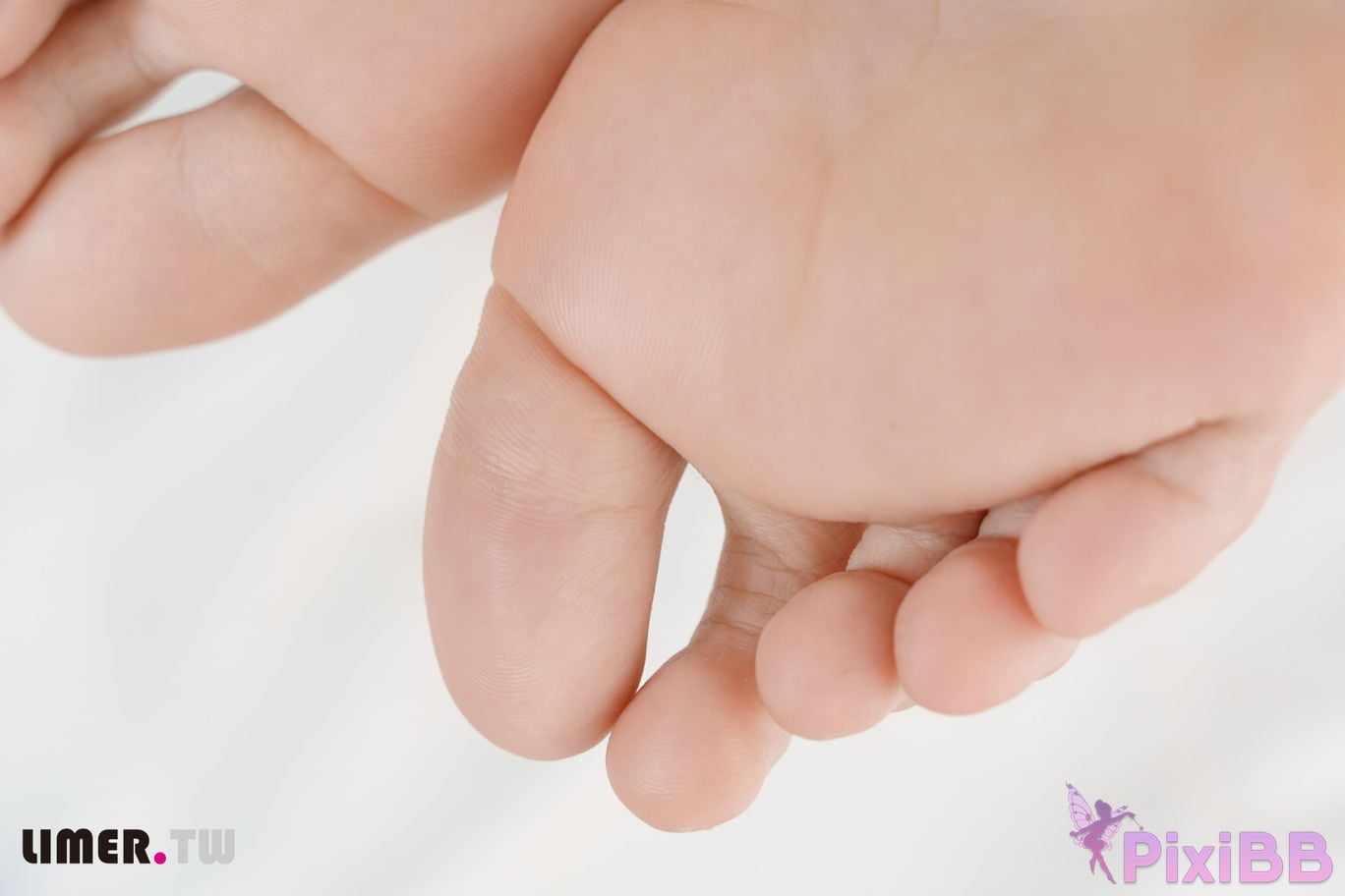 Limerence Original No.107 Sparse rain Nora Bare feet soles PixiBB.COM 056