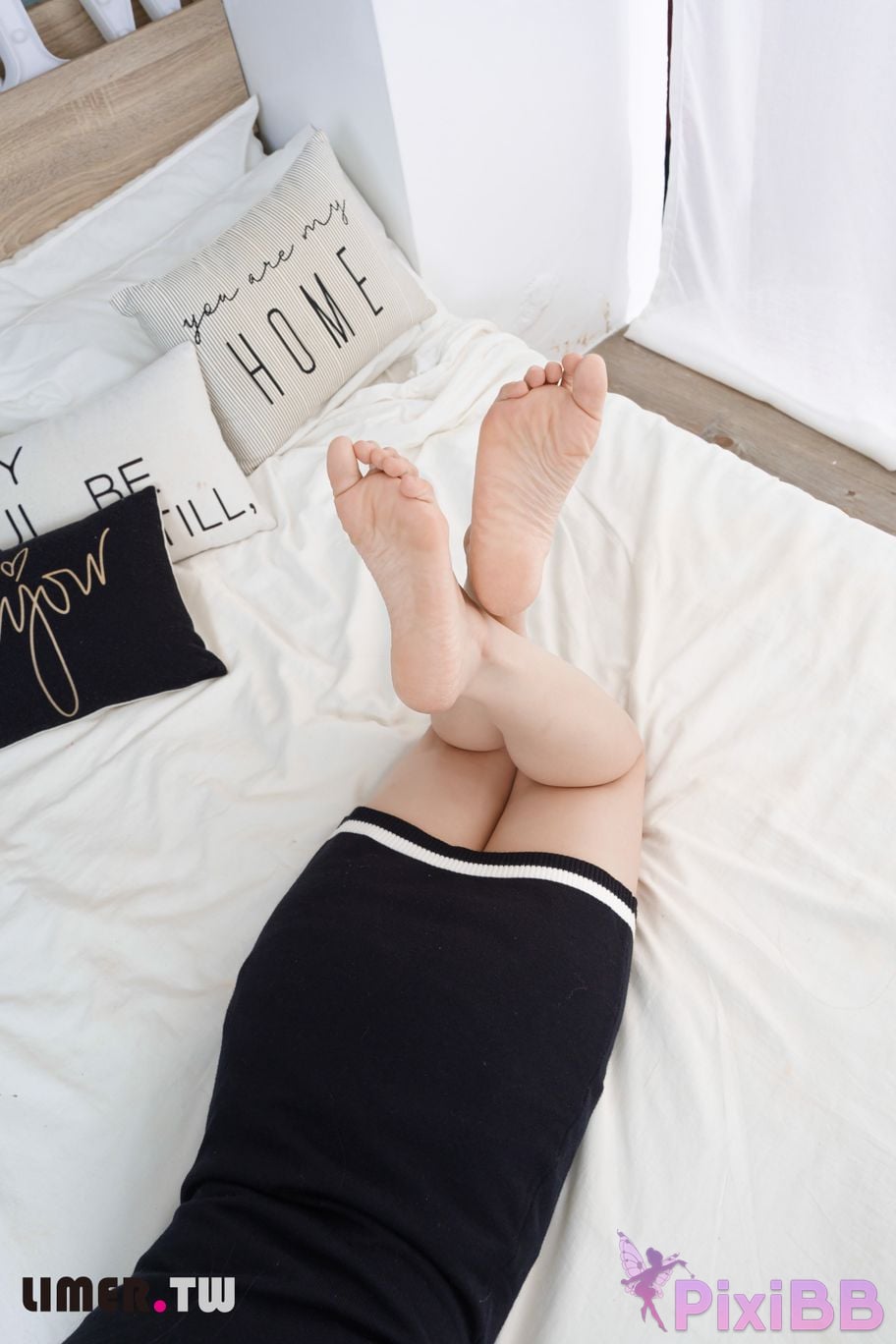 Limerence Original No.107 Sparse rain Nora Bare feet soles PixiBB.COM 074