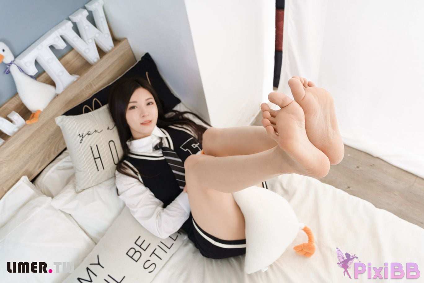 Limerence Original No.107 Sparse rain Nora Bare feet soles PixiBB.COM 086