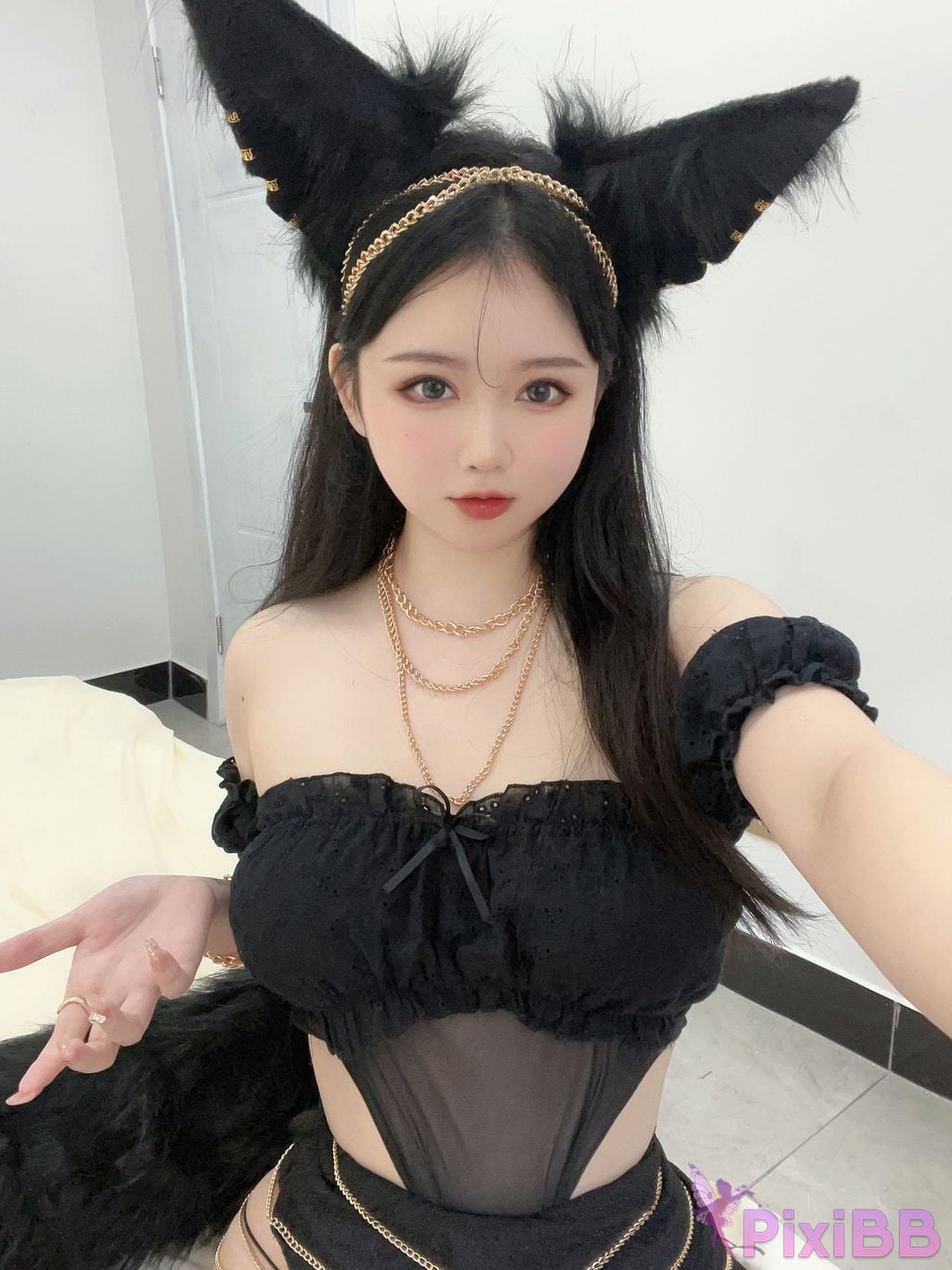 Cosplay Peach Girl is Yi Jiang Black Wolf PixiBB.COM 001