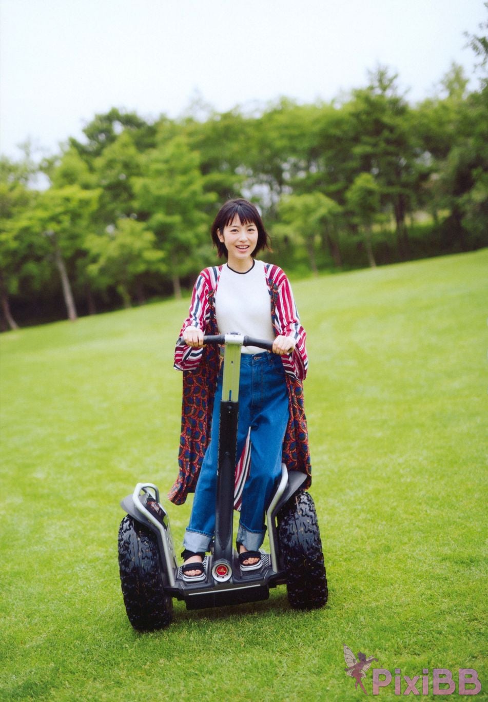 Japanese Idol Minami Hamabe Photo Book 2019 summer PixiBB.COM 031