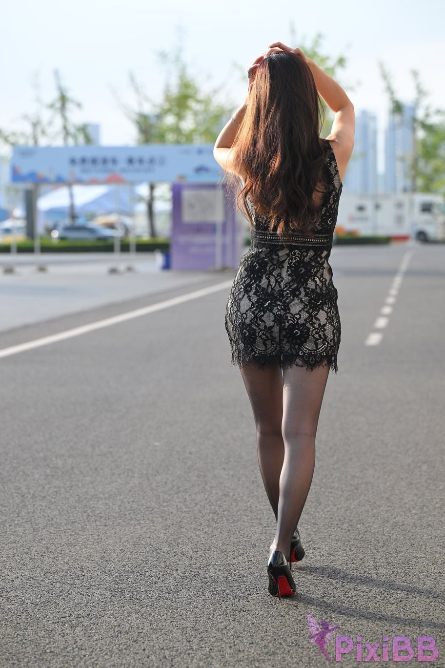 Featured Street Photography Works No.5410 Black silk leaves in the rain at sunset PixiBB.COM 001