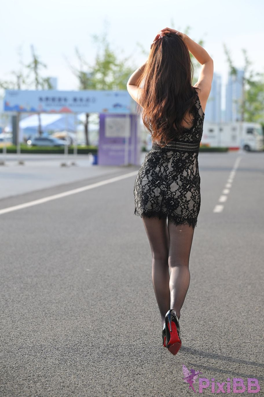 Featured Street Photography Works No.5410 Black silk leaves in the rain at sunset PixiBB.COM 002