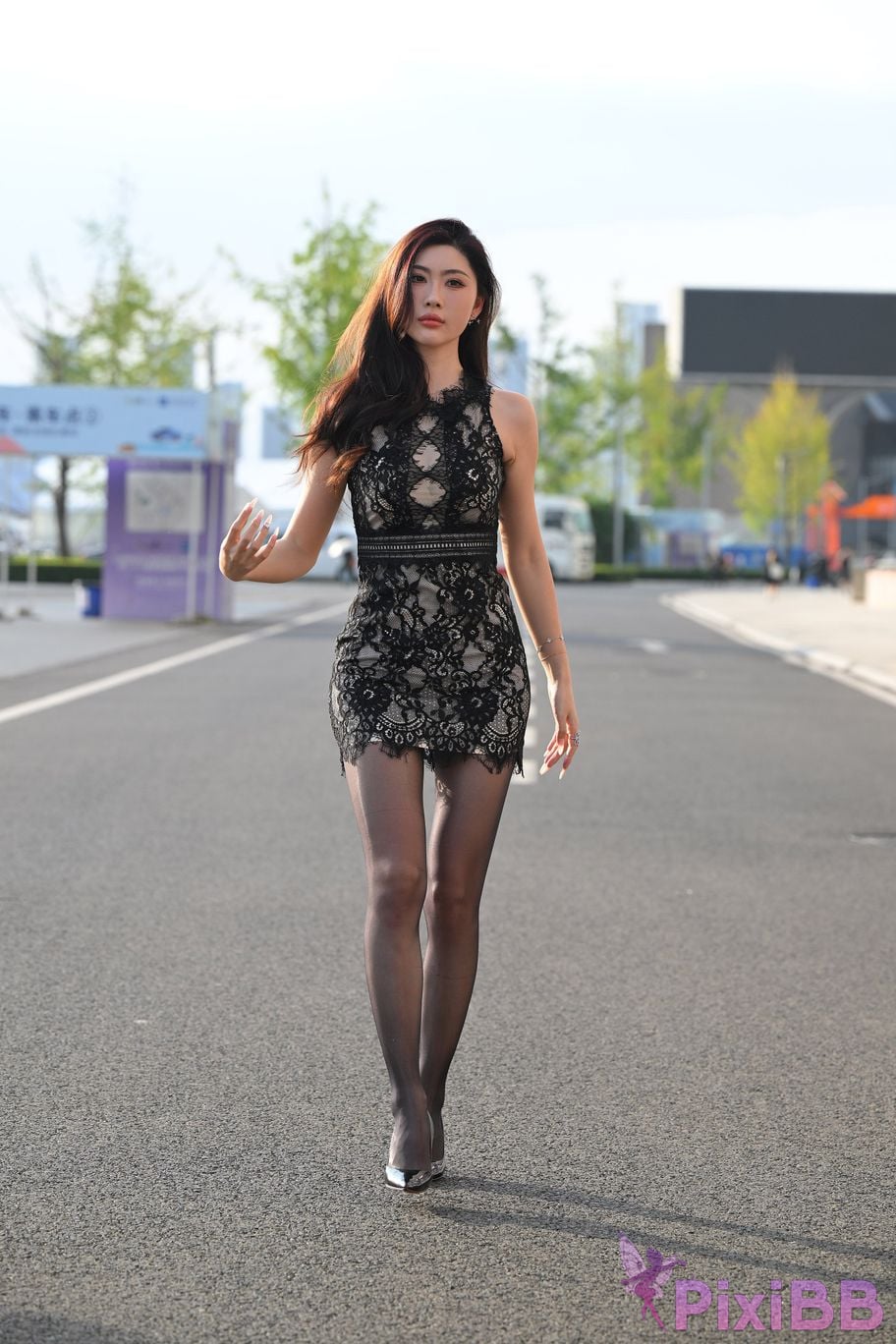 Featured Street Photography Works No.5410 Black silk leaves in the rain at sunset PixiBB.COM 010