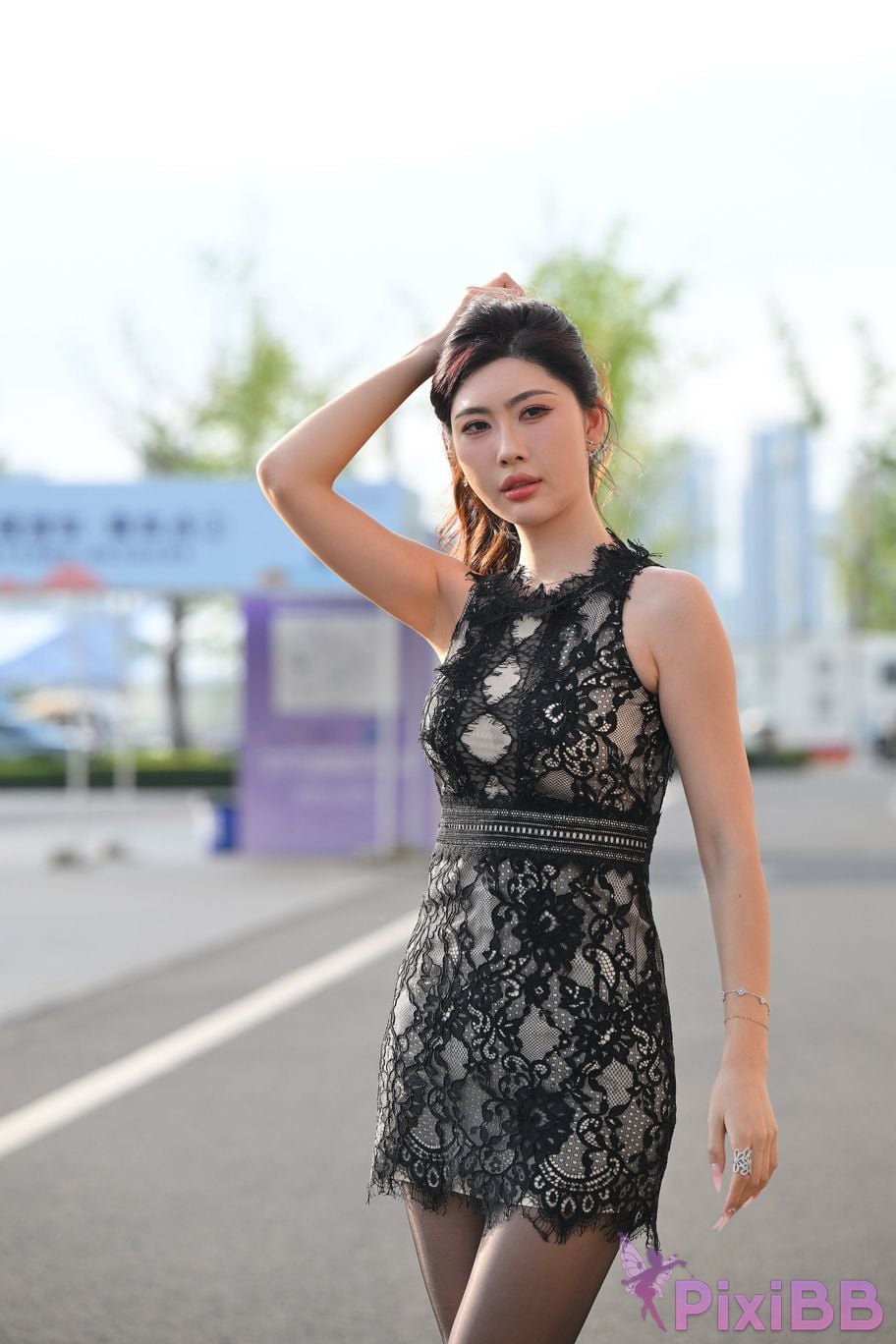 Featured Street Photography Works No.5410 Black silk leaves in the rain at sunset PixiBB.COM 050