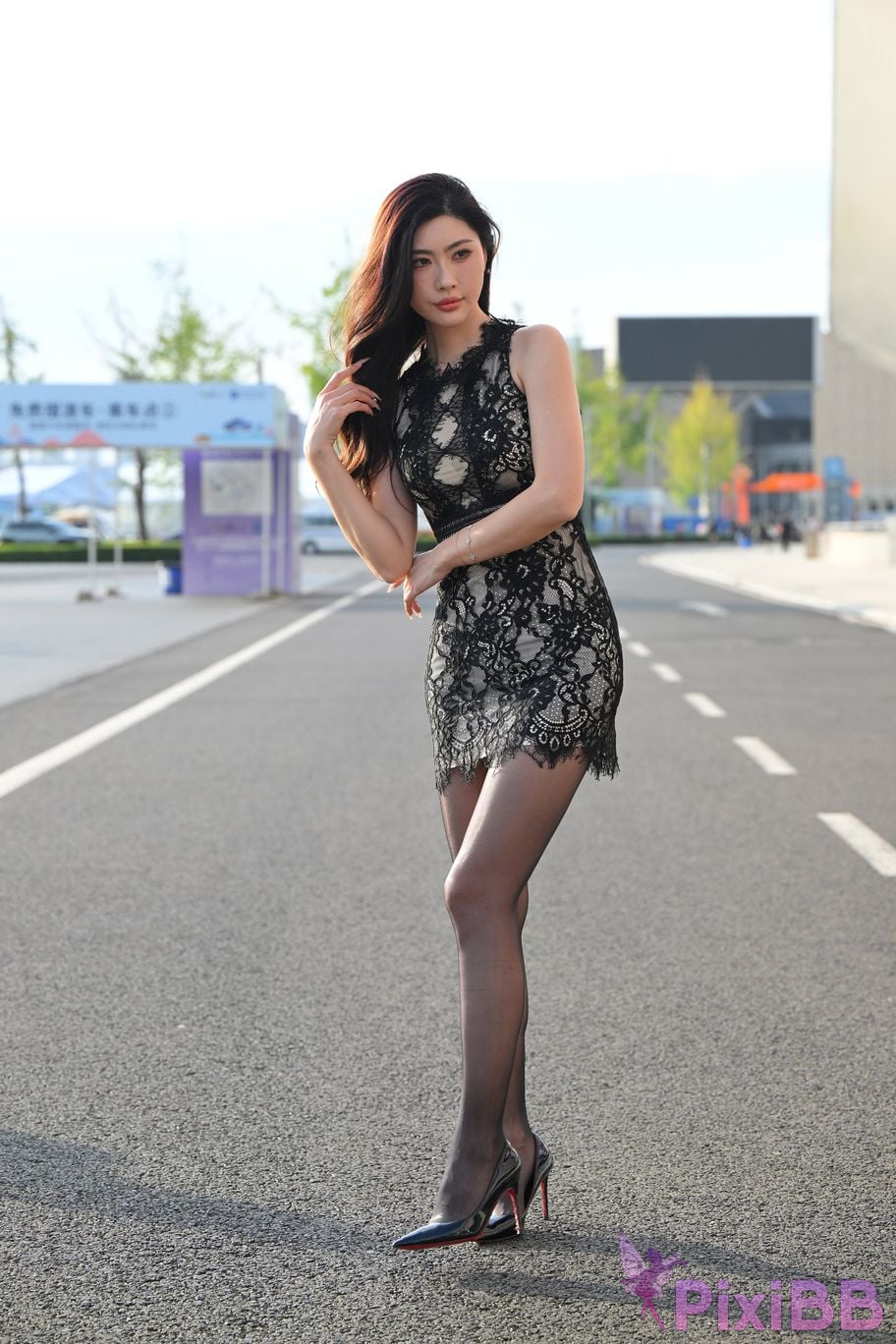 Featured Street Photography Works No.5410 Black silk leaves in the rain at sunset PixiBB.COM 063