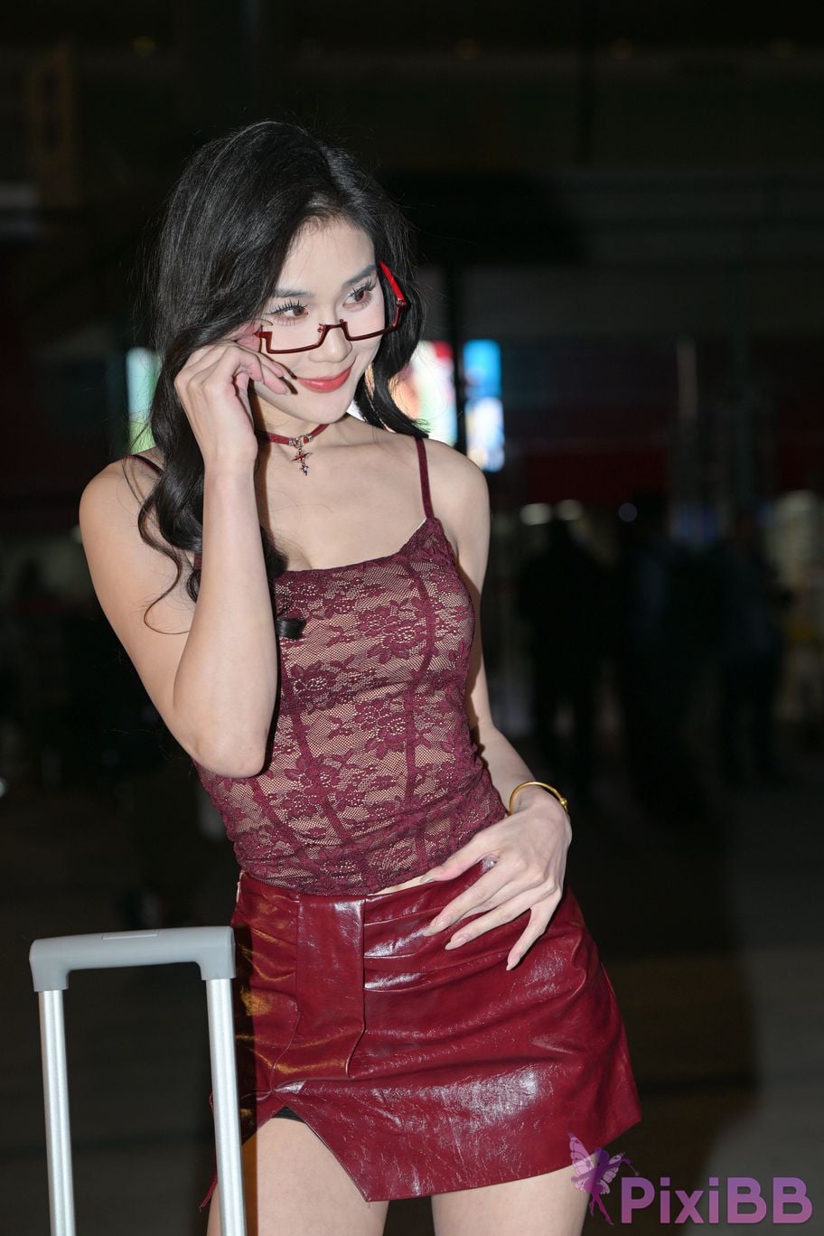 Featured Street Photography Works No.5409 Red tempting beautiful legs Doraemon PixiBB.COM 046