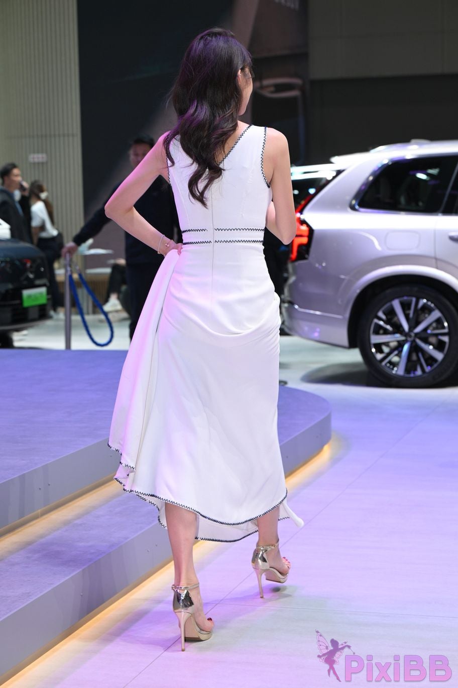 Featured Street Photography Works No.5408 Internet celebrity Xiao Naos beautiful feet in white dress PixiBB.COM 029