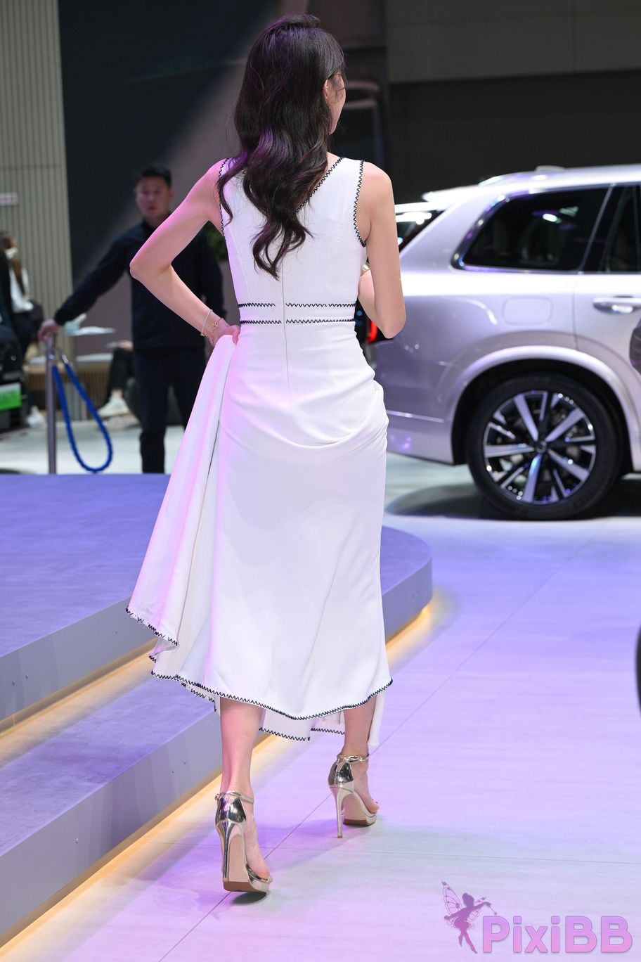 Featured Street Photography Works No.5408 Internet celebrity Xiao Naos beautiful feet in white dress PixiBB.COM 030