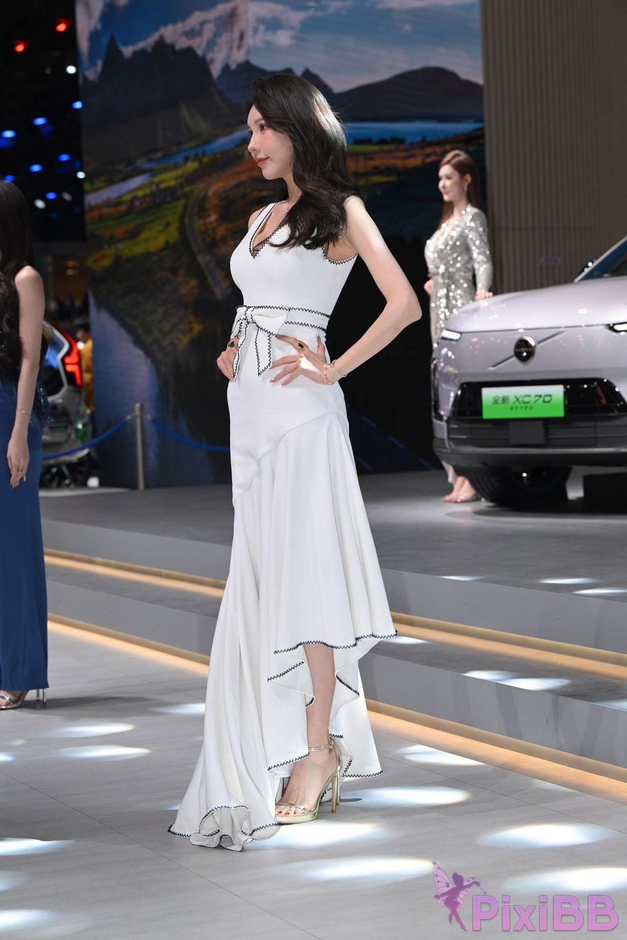 Featured Street Photography Works No.5408 Internet celebrity Xiao Naos beautiful feet in white dress PixiBB.COM 049