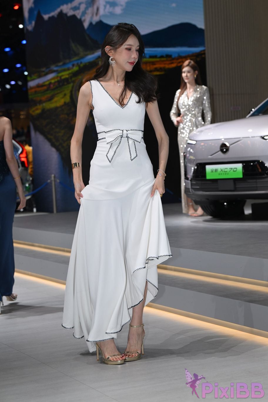 Featured Street Photography Works No.5408 Internet celebrity Xiao Naos beautiful feet in white dress PixiBB.COM 055