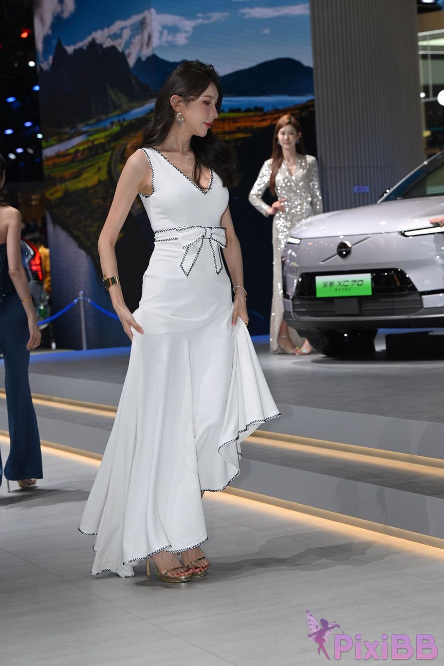 Featured Street Photography Works No.5408 Internet celebrity Xiao Naos beautiful feet in white dress PixiBB.COM 056