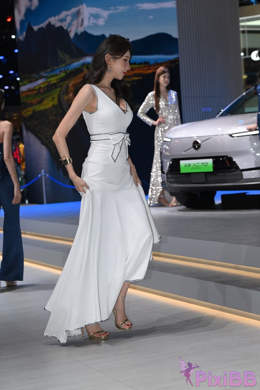 Featured Street Photography Works No.5408 Internet celebrity Xiao Naos beautiful feet in white dress PixiBB.COM 057