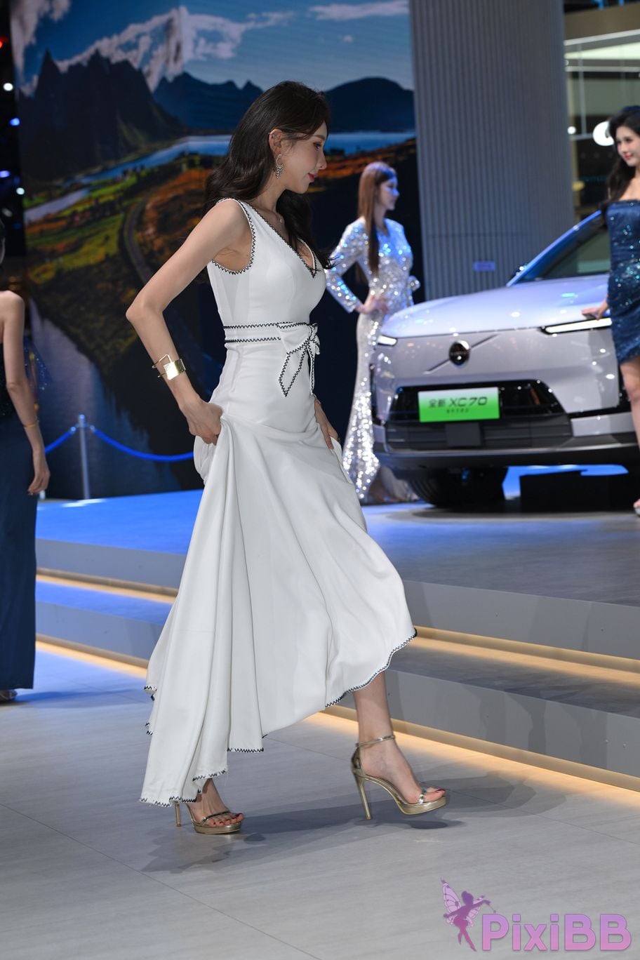 Featured Street Photography Works No.5408 Internet celebrity Xiao Naos beautiful feet in white dress PixiBB.COM 058