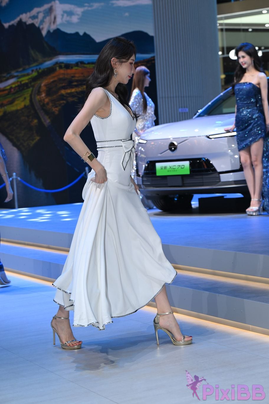 Featured Street Photography Works No.5408 Internet celebrity Xiao Naos beautiful feet in white dress PixiBB.COM 059