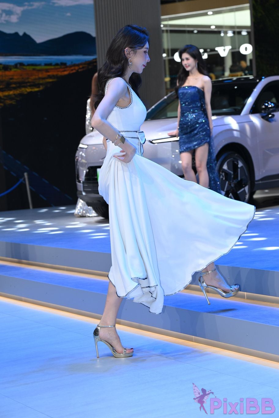 Featured Street Photography Works No.5408 Internet celebrity Xiao Naos beautiful feet in white dress PixiBB.COM 062