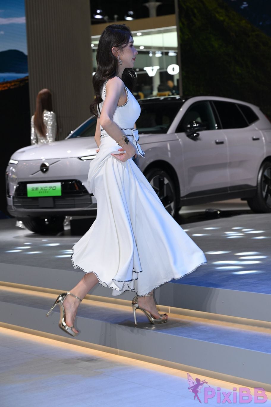 Featured Street Photography Works No.5408 Internet celebrity Xiao Naos beautiful feet in white dress PixiBB.COM 064