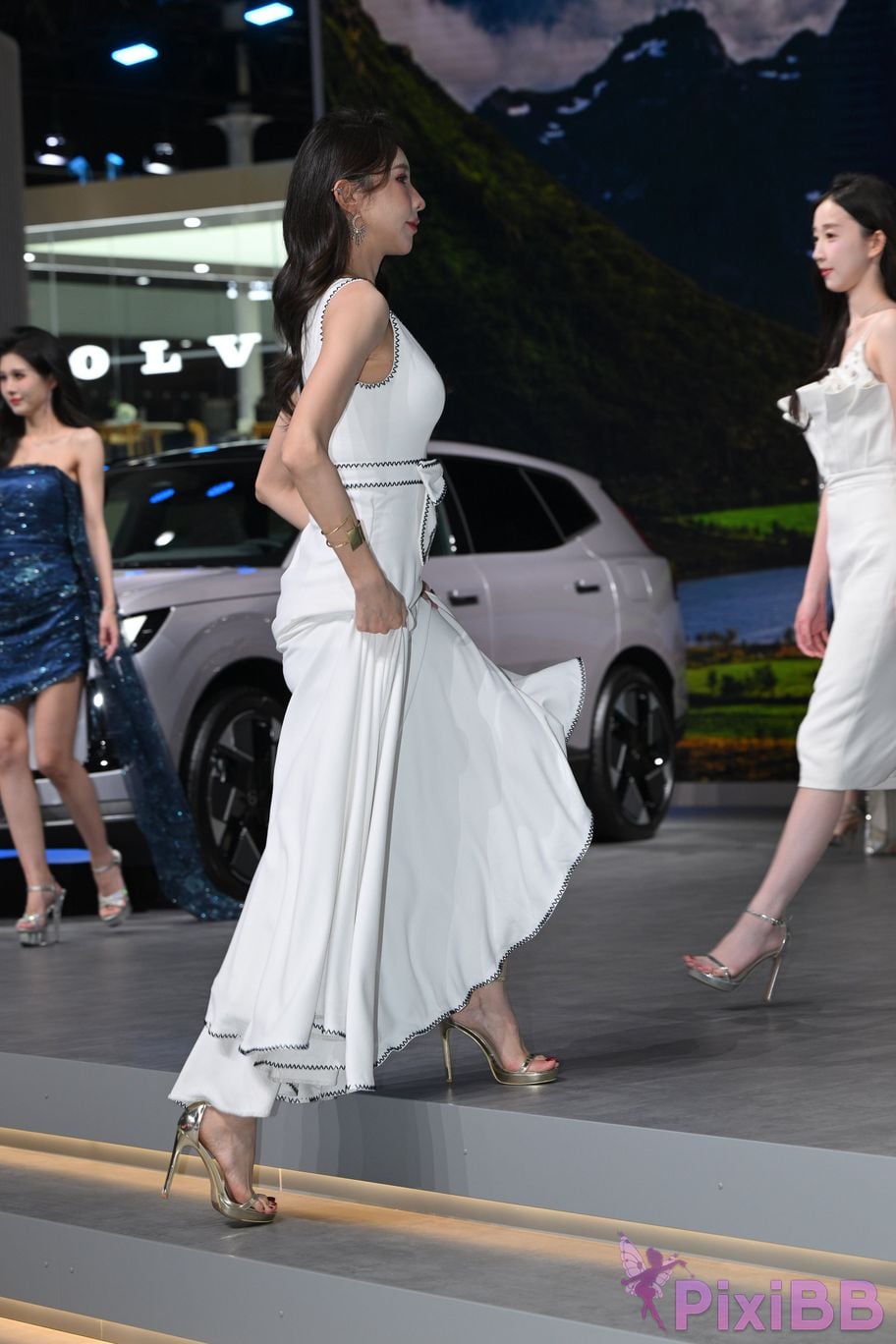 Featured Street Photography Works No.5408 Internet celebrity Xiao Naos beautiful feet in white dress PixiBB.COM 067