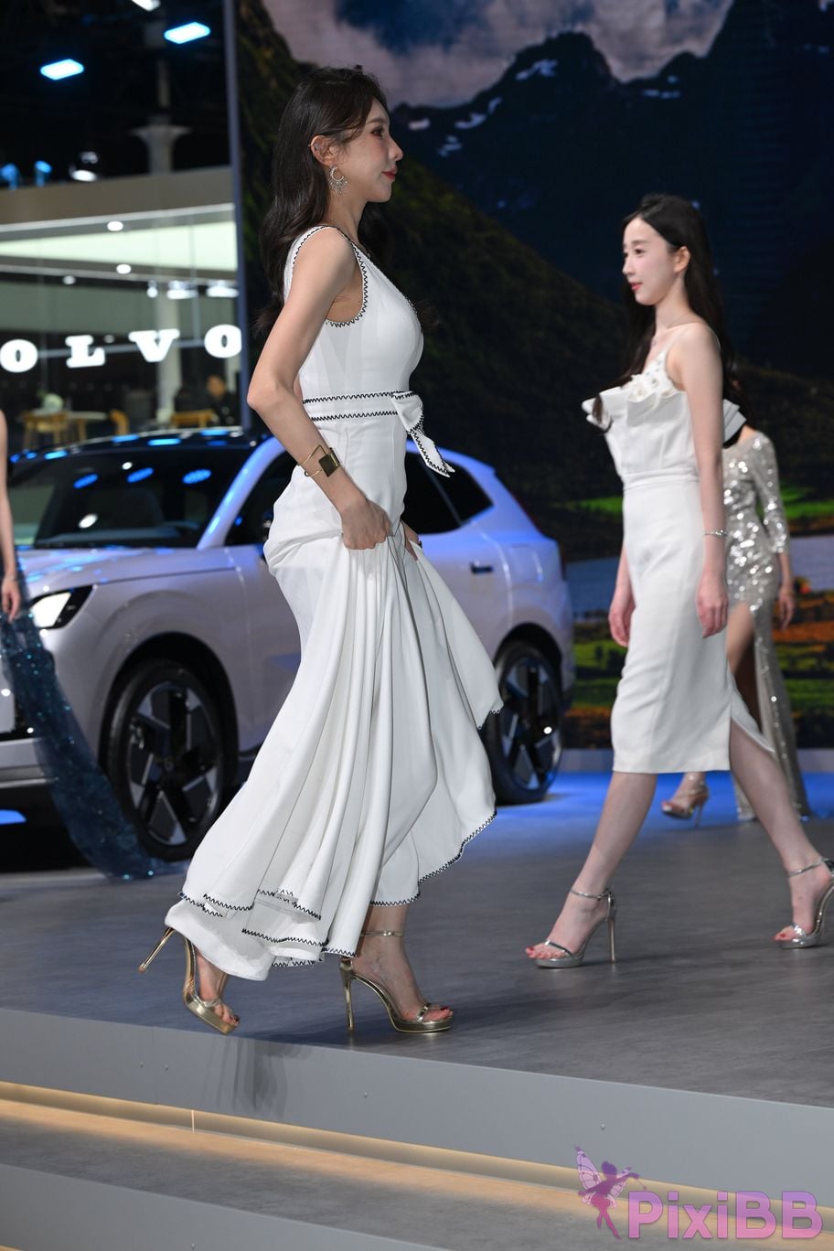 Featured Street Photography Works No.5408 Internet celebrity Xiao Naos beautiful feet in white dress PixiBB.COM 068